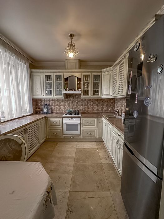 Продаж будинку з ремонтом. Центр. Велика ділянка. Озеро поруч.