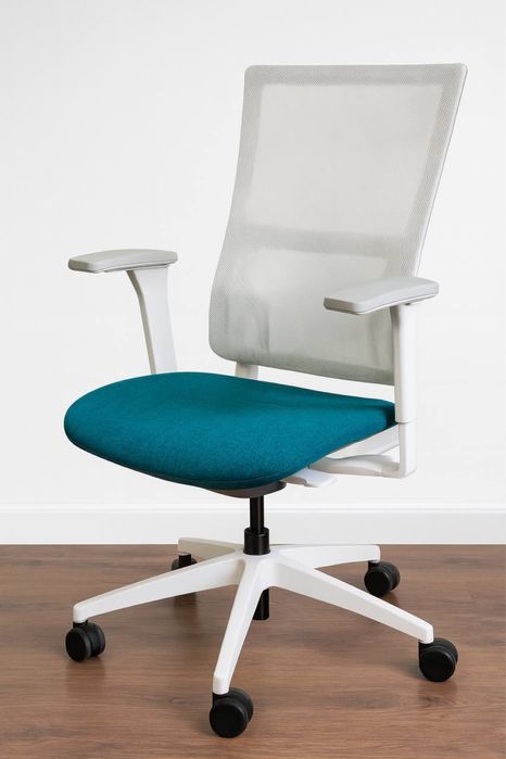 Офісні Меблі Крісло керівника стул Крісло стіл тумба шафа стелпж