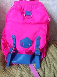 Продам шкільний рожевий рюкзак для дівчинки на 4-7 класи