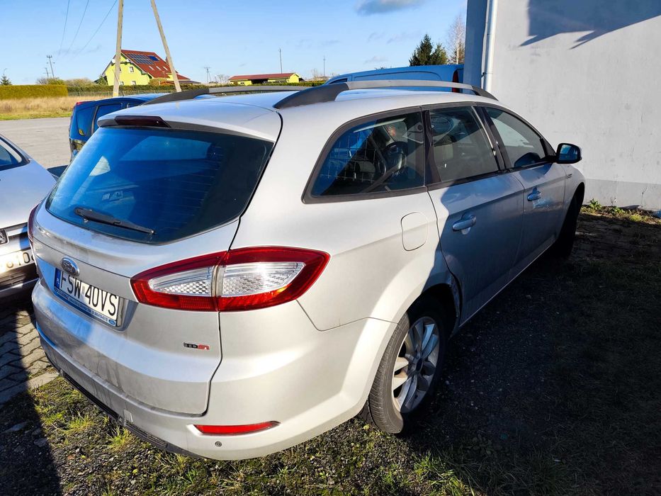 Ford Mondeo 2010 r. uszkodzony