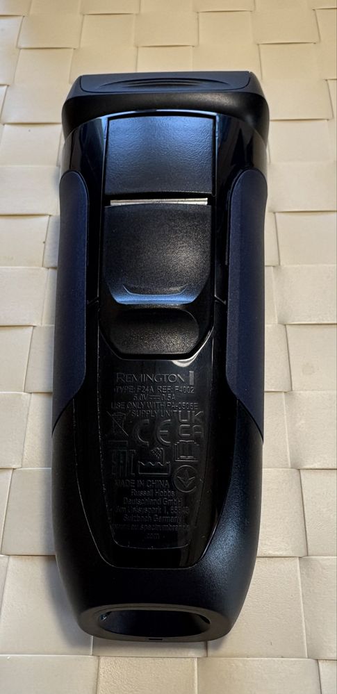 Продаётся электрическая бритва Remington F4