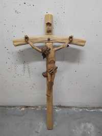 Rzeźba Jezus krzyż drewno