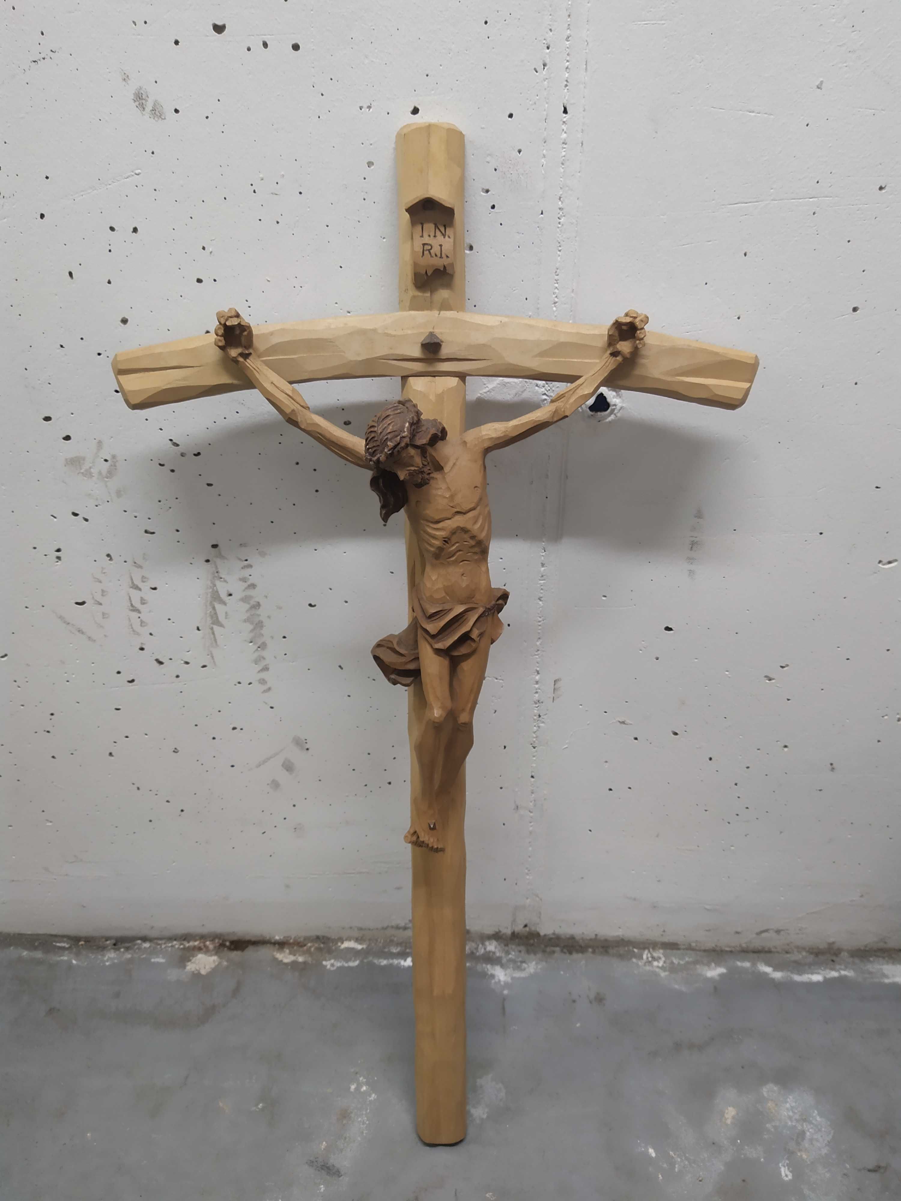 Rzeźba Jezus krzyż drewno