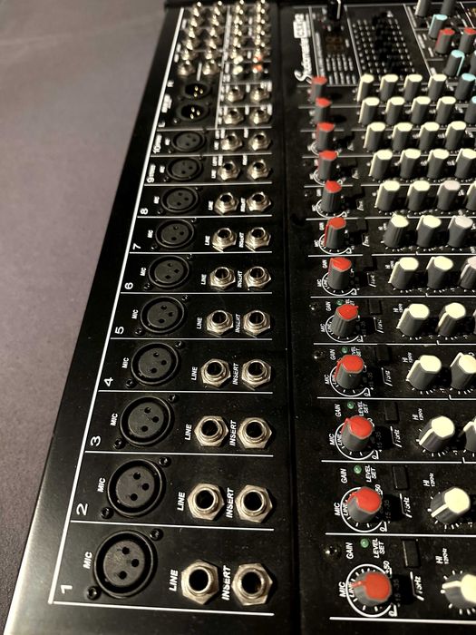 Mesa de mistura StudioMaster