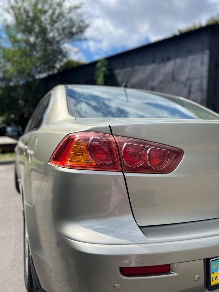 Mitsubishi Lanser x