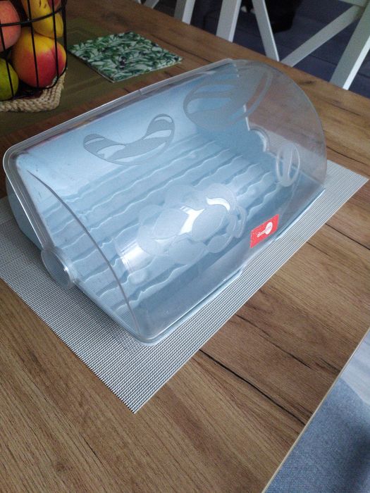 Chlebak - pojemnik na pieczywo.
