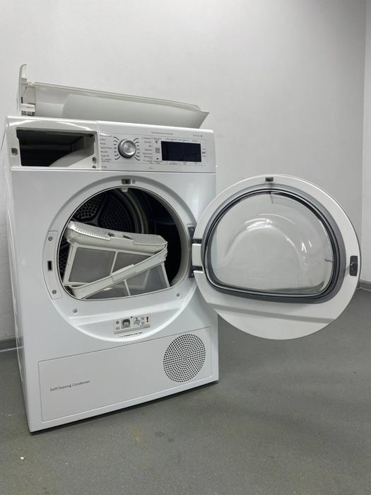 Сушильна машина Bosch Serie 8 WTW85560PL/01