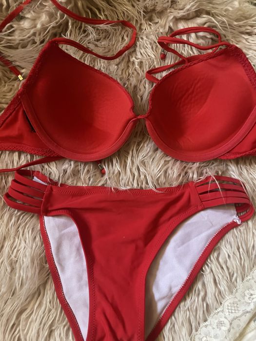 Бюстгалтеры, купальник комплект белья