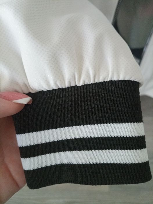 Бомбер білий 164 р. Стан відмінний