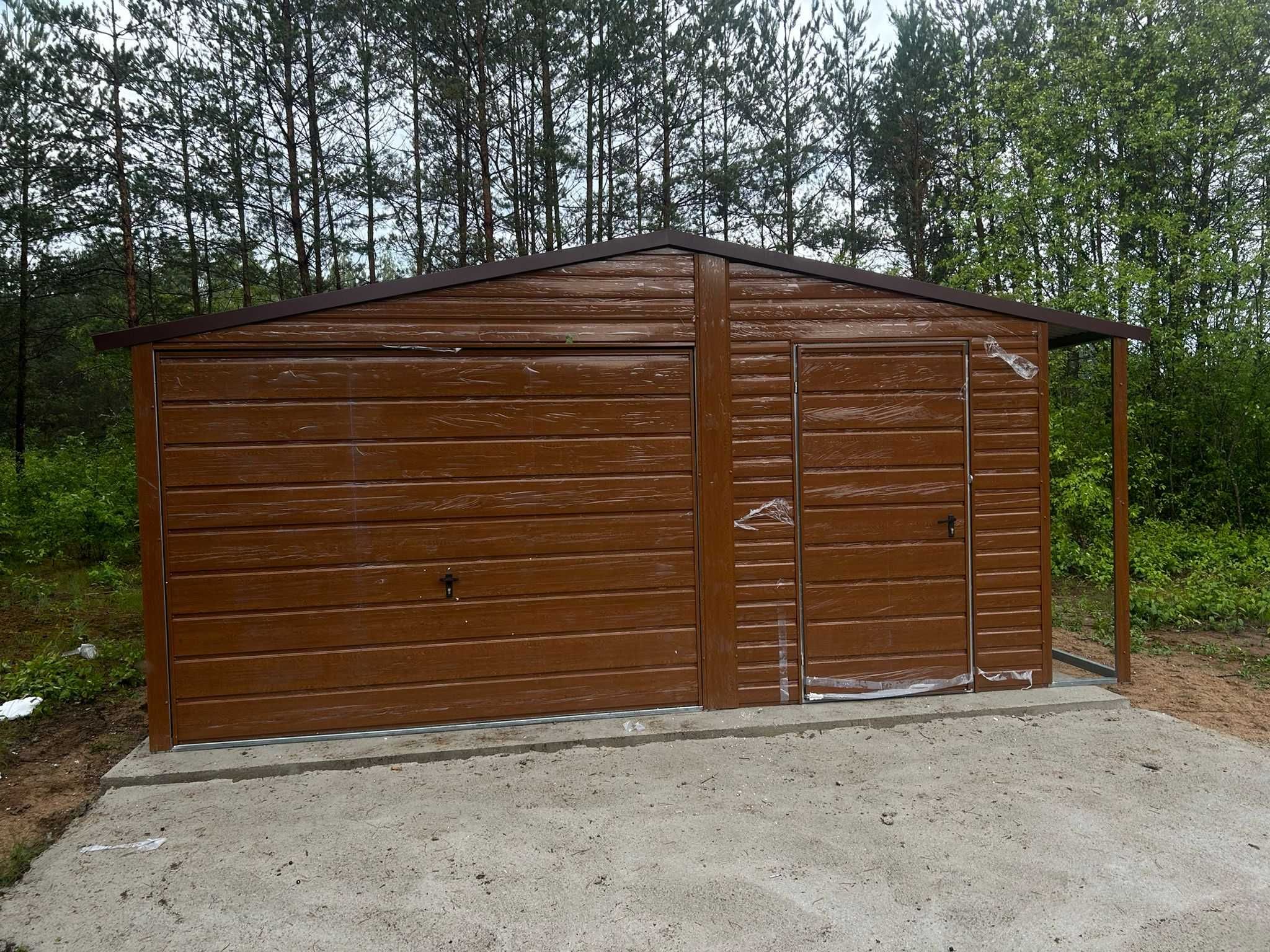 Garaż Blaszany 5×5 + Wiata panelowa 0.5×5 Dach Dwuspadowy Złoty Dąb