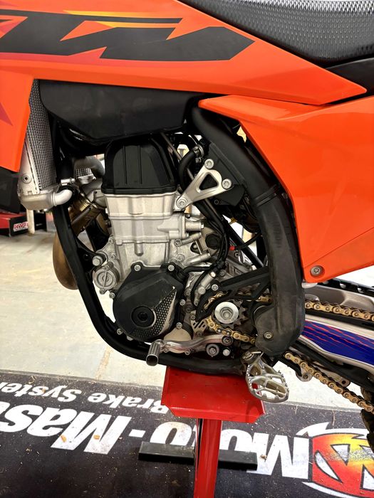 KTM 450 sx-f 2025 w idealnym stanie. tylko 18 mth!