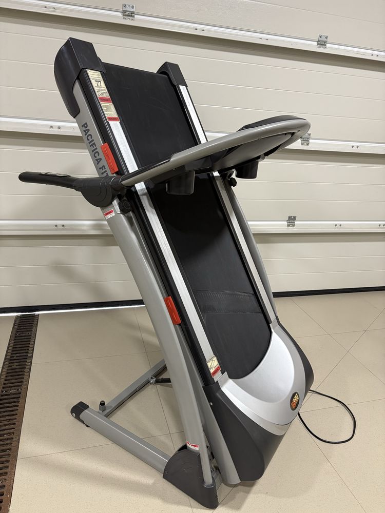 Бігова доріжка EuroFit Pacifica Fitness 1610CA