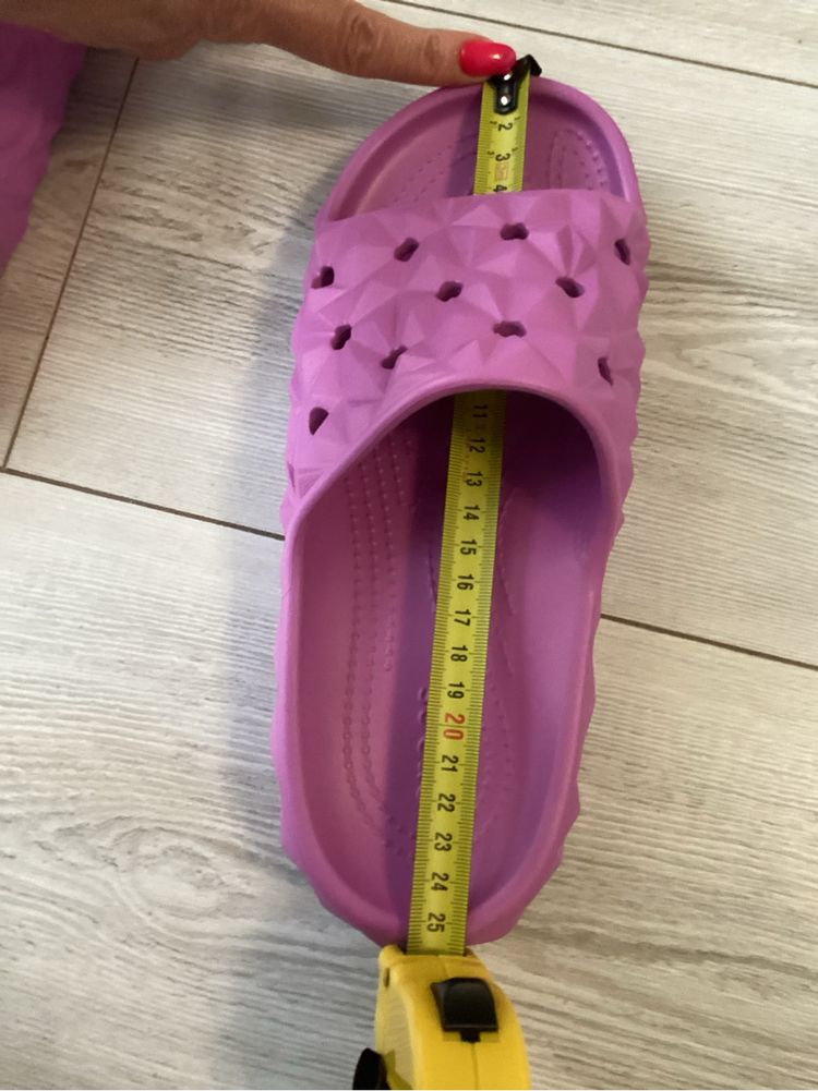 Женские шлепки Crocs