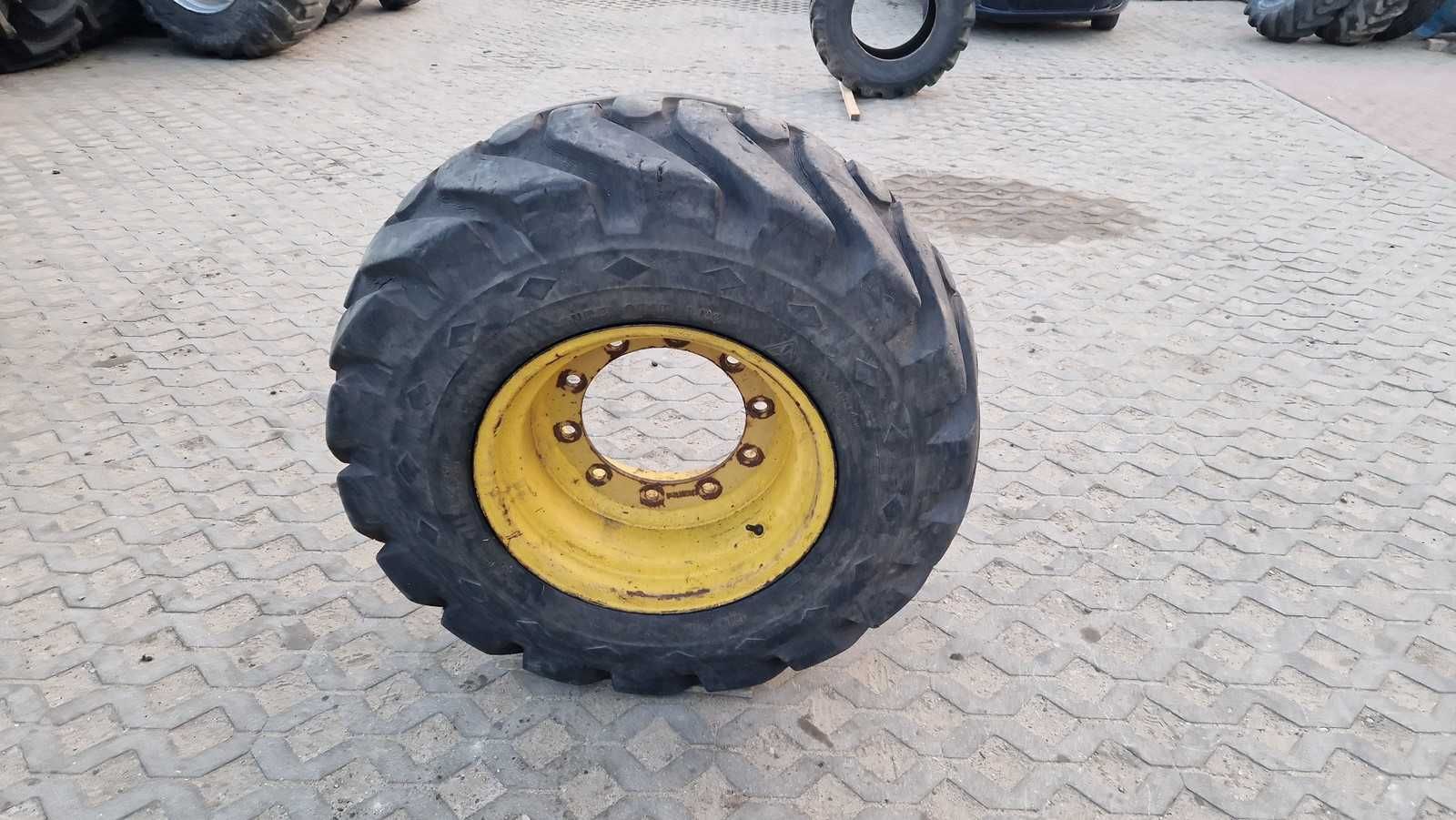 koło 405/70-20, 16/70-20, 400/70-20, 16.0/70-20 Goodyear JCB beznapraw