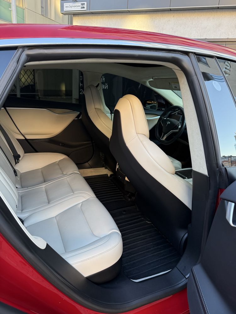 Продам або обміняю на нерухомість Tesla model S, D 100 кВт