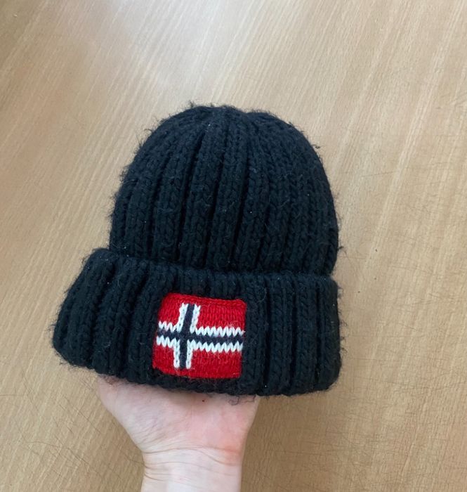 Czarna czapka sportowa