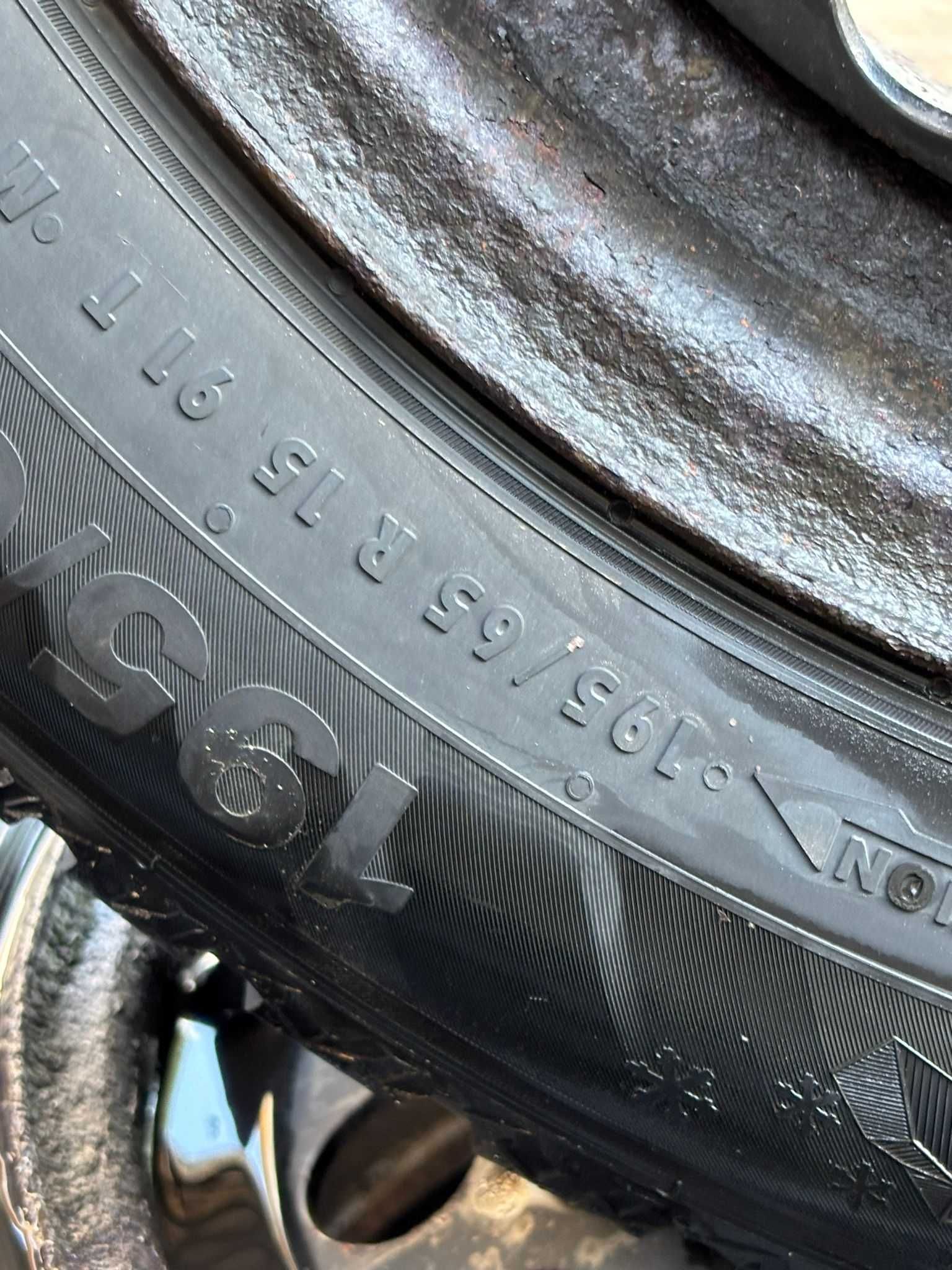 Komplet zimówek Semperit 195/65 R15 na felgach stalowych 5*112