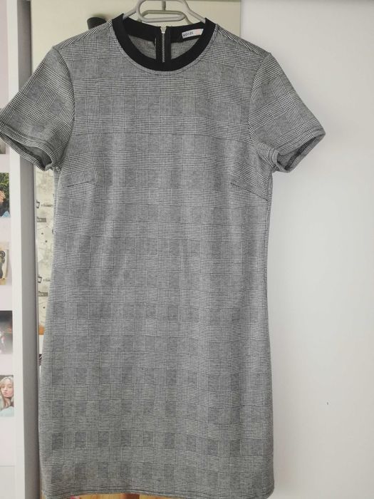 Szara sukienka w kratkę, rozm. S House