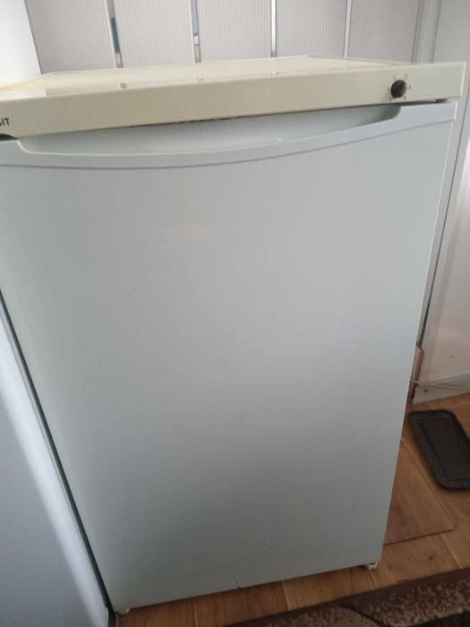 Продам мини холодильник Indesit
