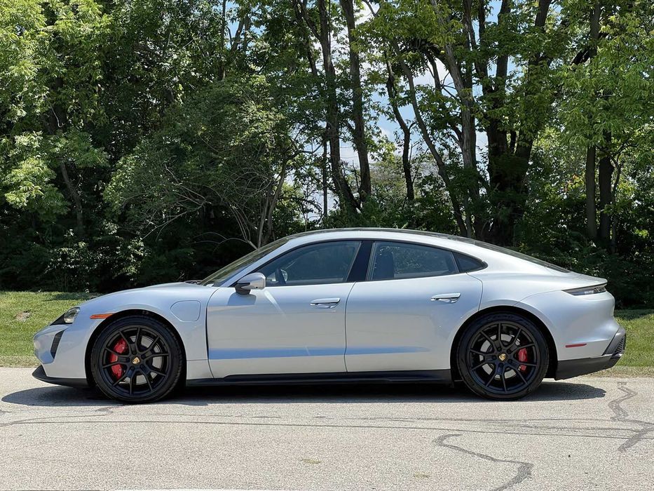 Porsche Taycan 4S      2022