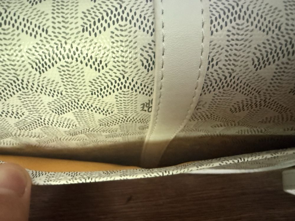 Sprzedam bialą torebke goyard