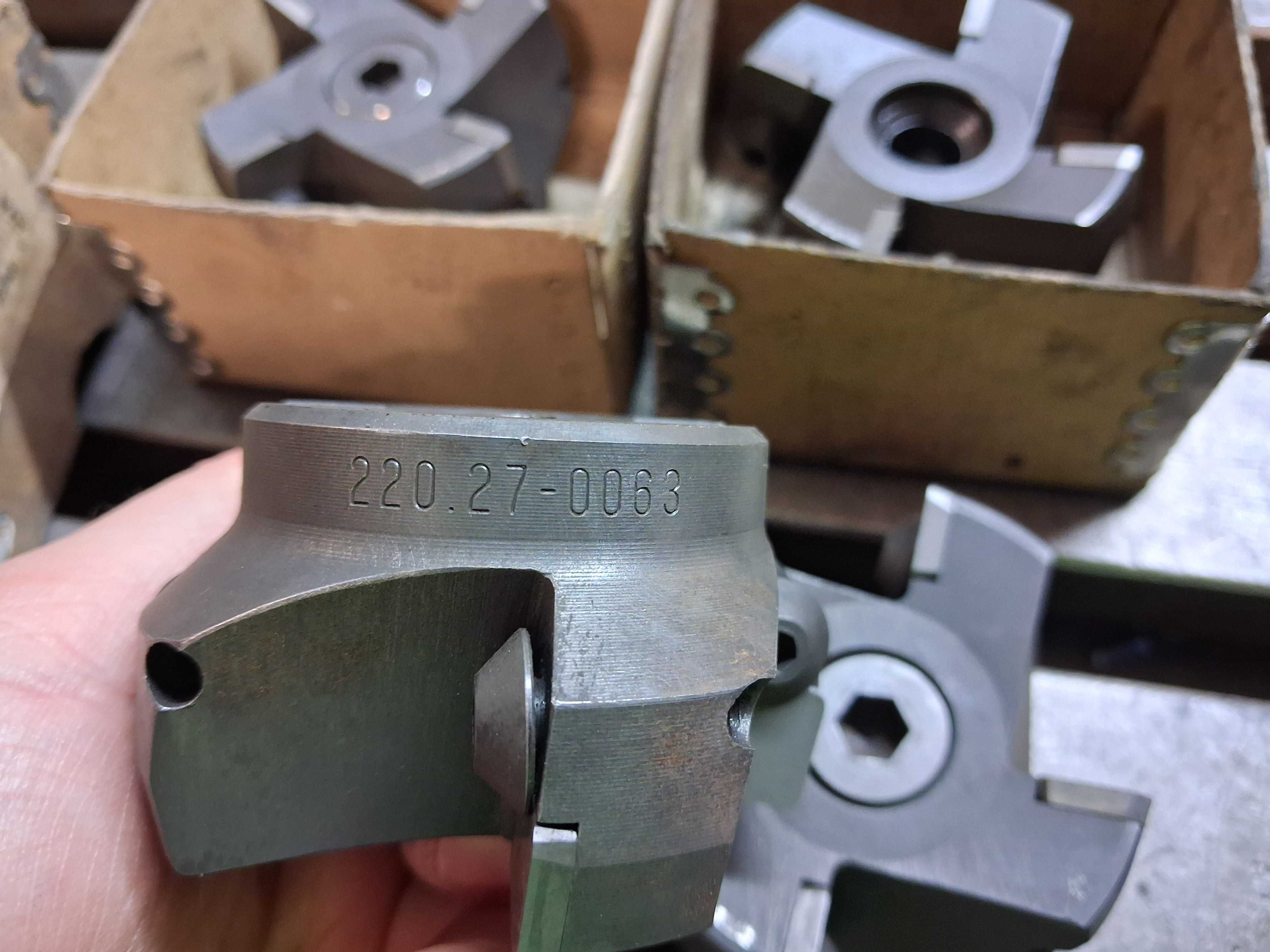 Glowica frezarska frezerska 220.27-0063 spkn jelenia Góra 63 frezarka