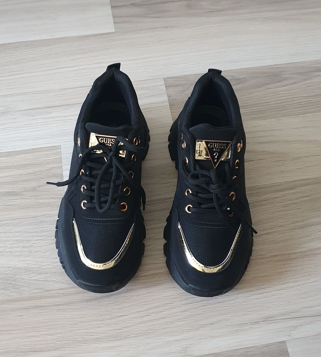 Czarne sneakersy Guess r. 36