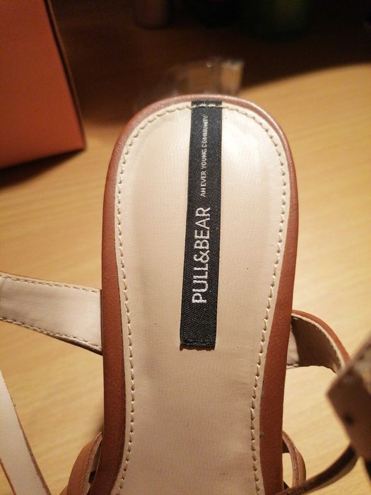 Sandálias camel tamanho 37