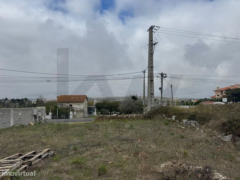 Terreno Rústico 2.570 m2 — Com Água, Luz e Potencial para Armazém (700
