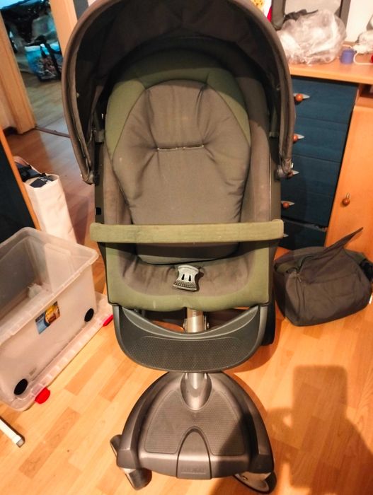 Carro Stokke+ Cadeira+ Ovo + Isofix+ mala + capa da chuva. Verde tropa