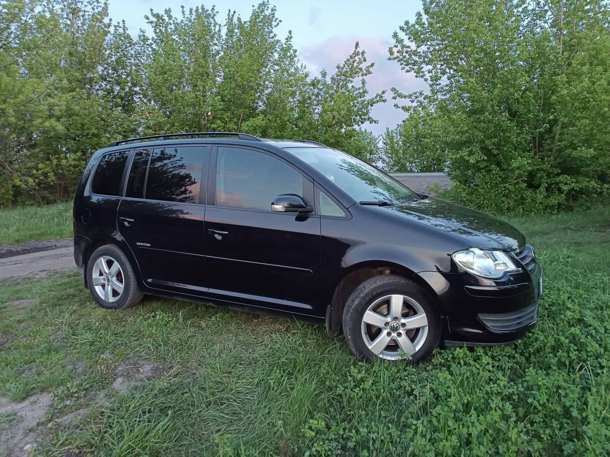 Volkswagen Touran 2008 р. 1.6 бензин в оригіналі