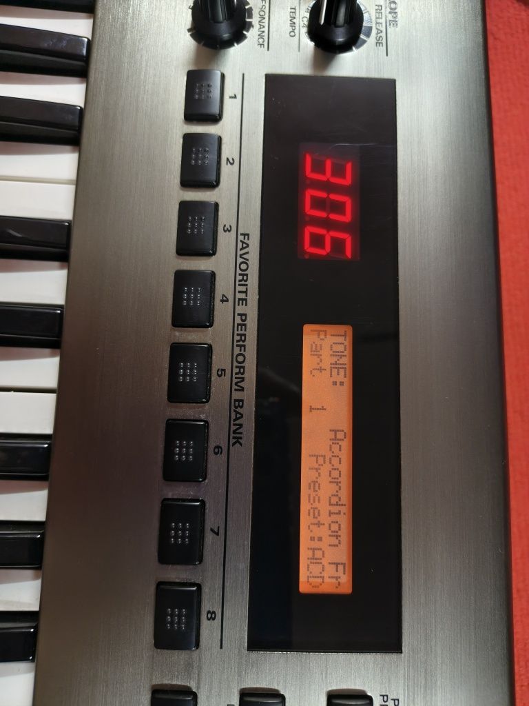Roland RS-5 syntezator