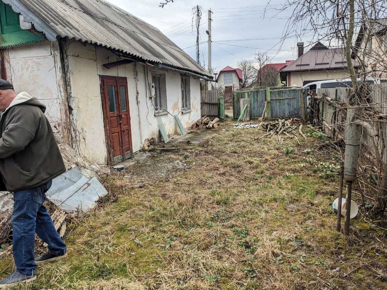 Продається земля 6 сот з будинком 20 м2  у с. Підлісся