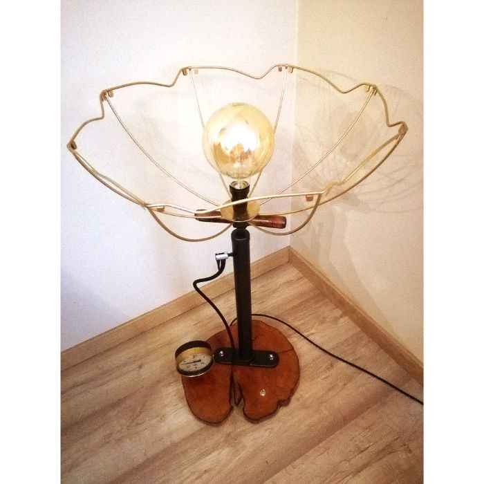 Lampa retro- Pompka rowerowa z lat 80 dębowa podstawa.