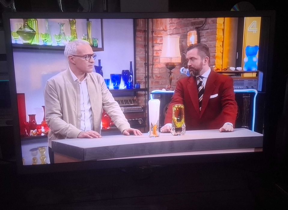 telewizor led smart tv 42cale lg  model na 2 zdjeciu