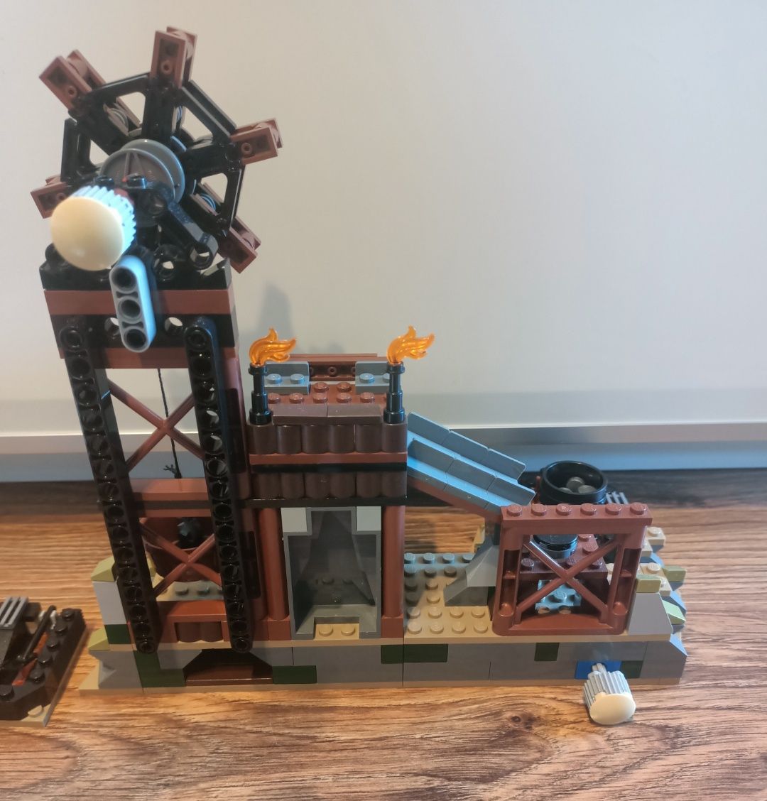 Lego Hobbit/Władca Pierścieni - Kuźnia Orków 9476