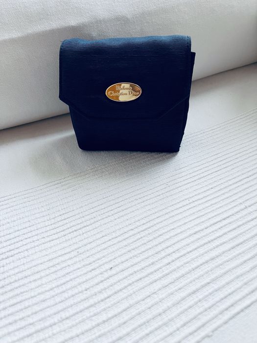 Pequeno estojo para por na carteira