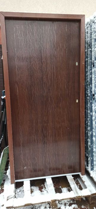 Nowe drzwi z futryną metalowe zewnętrzne prawe lewe 90-tki Montaż