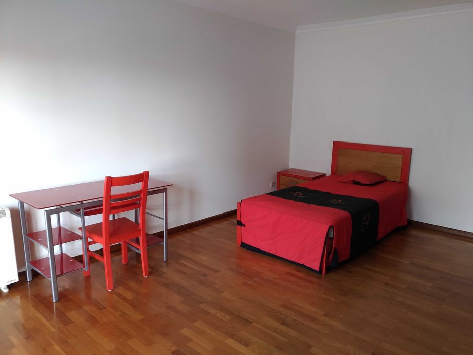 Alugo quartos individuais exclusivo para estudantes, Pedrouços Porto