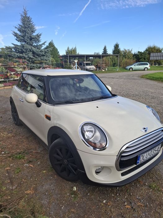 Samochód osobowy mini Cooper