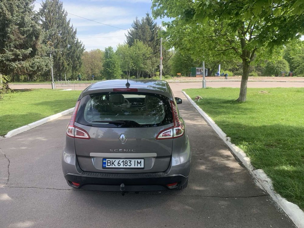 Renault Scenic 2011 автомат 2,0 бензин