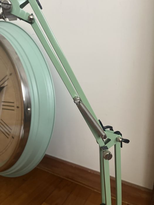 Relogio e Candeeiros de Secretaria