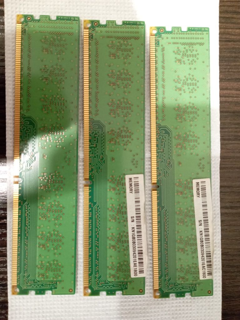 Оперативна пам'ять озу DDR3 1GB 1333МГц є 6 модулів пам'яті