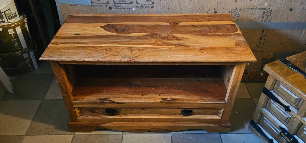 Dębowa szafka pod telewizor