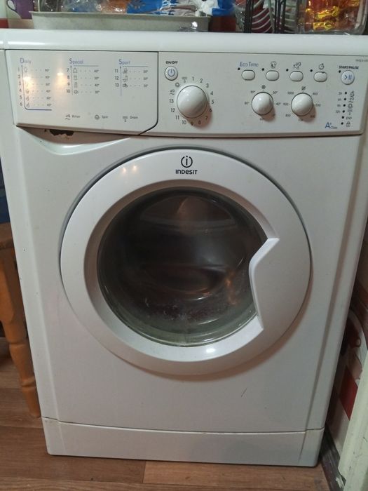 Стиральна машинка автомат