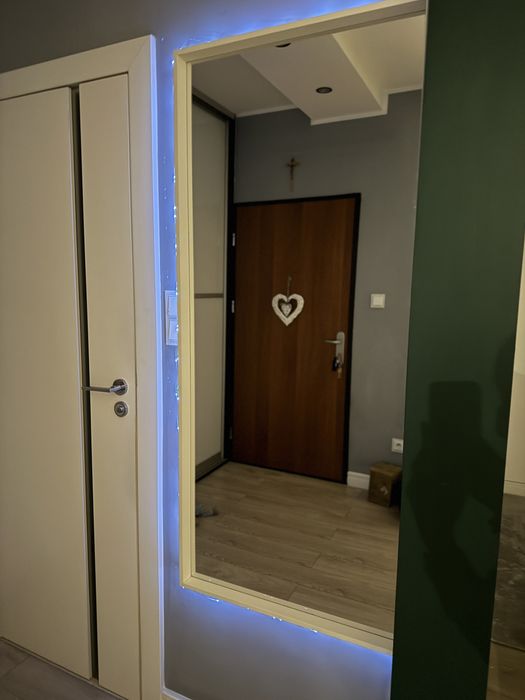 Pilnie ! duże lustro w bialej ramie wymiary 65 szerokość i 151 wysokos