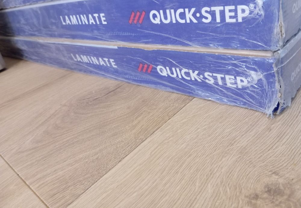 Panele podłogowe Quickstep Dąb szczotkowany naturalny