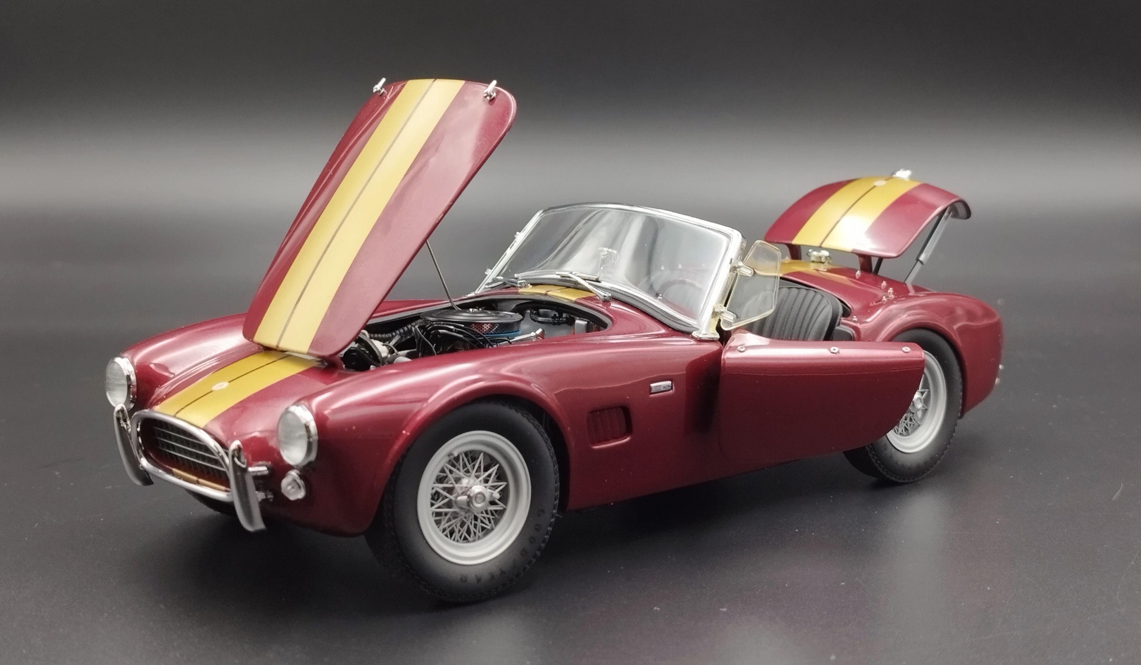 Exoto 1:18 1963 Shelby AC Cobra 289 Roadster Burgundy  Gold Stripes