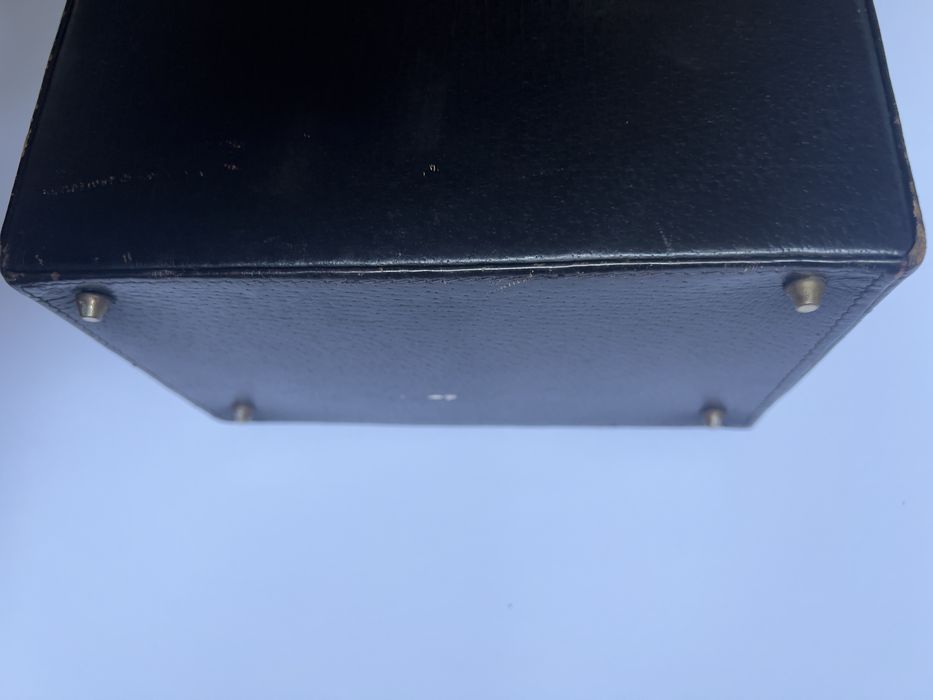 Zabytkowy kuferek skórzany