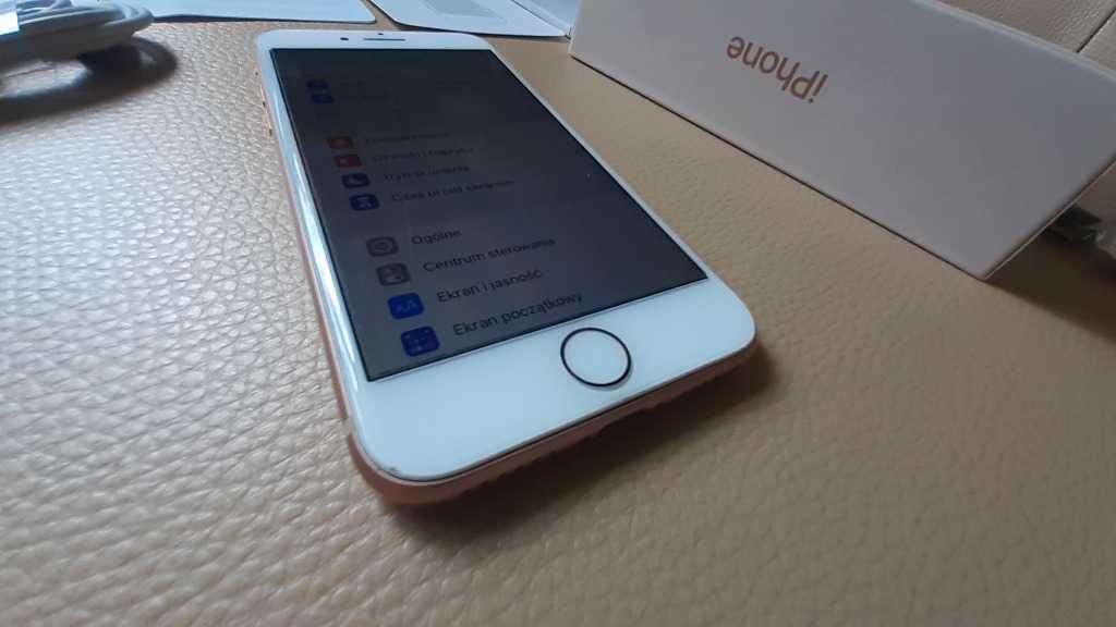 Apple iPhone 8   Zestaw